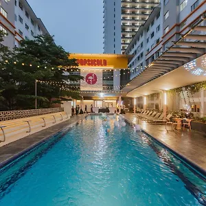 Hotel Urban Living